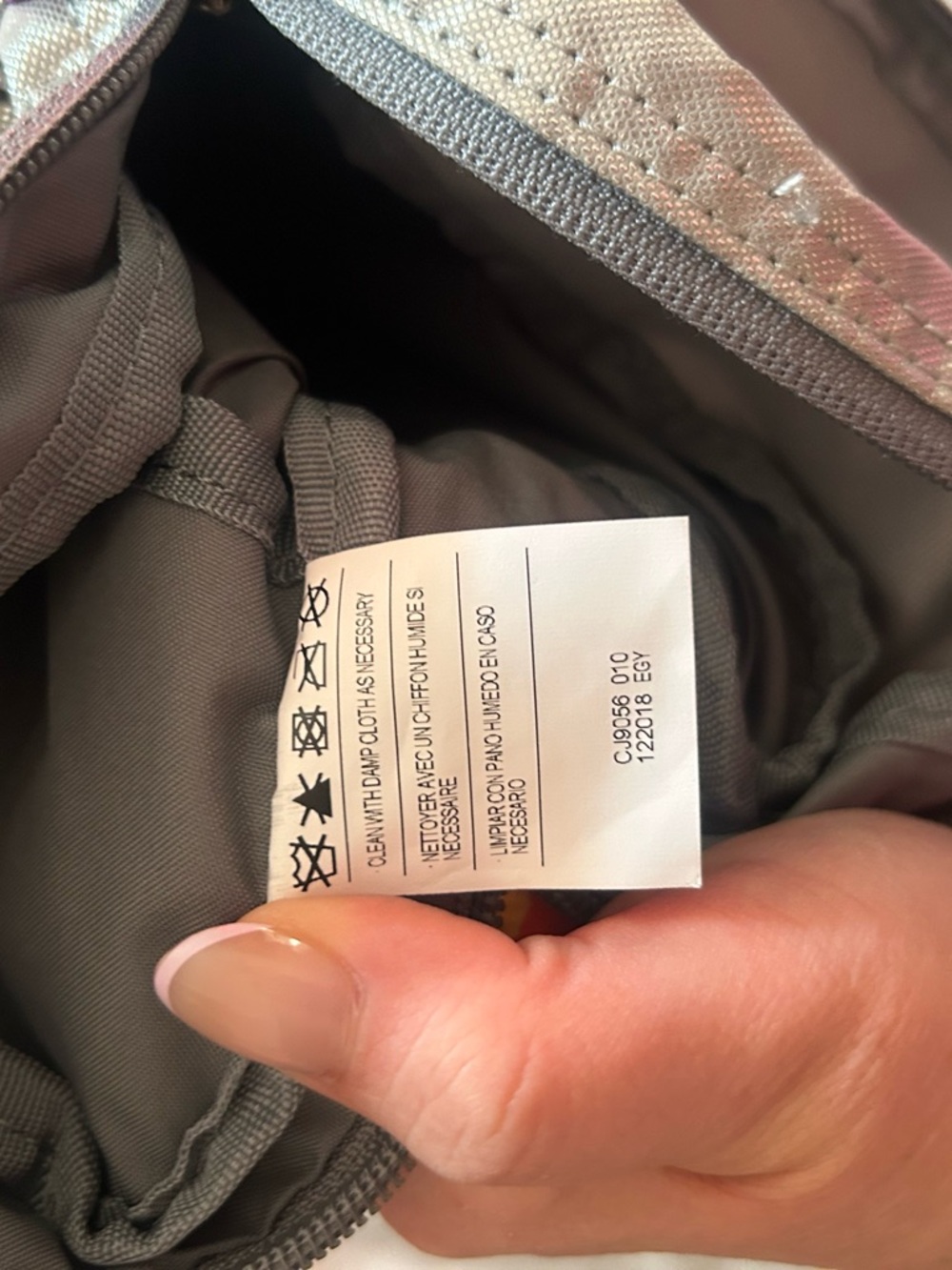 Nike Heritage BETRUE Crossbody Bag Silver Rainbow 🌈 PRIDE LGBTQ NWOT - Picture 12 of 12